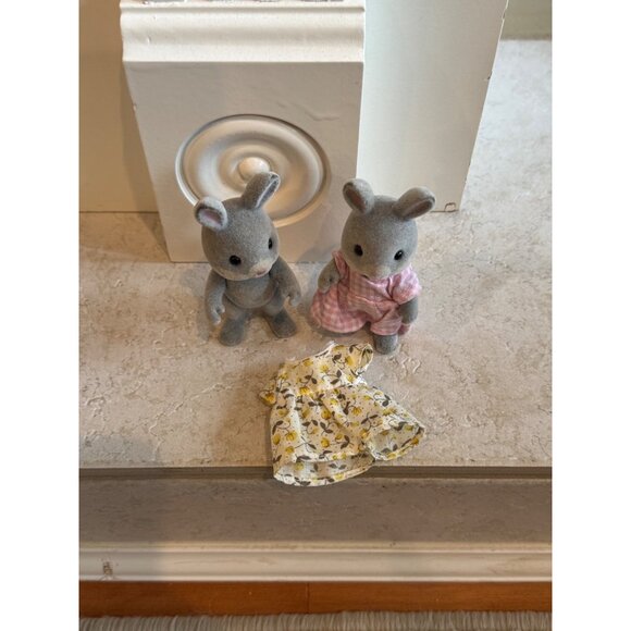Calico Critters Gray Bunny Figurines Pink Yellow Dresses Sylvanian - Picture 3 of 5